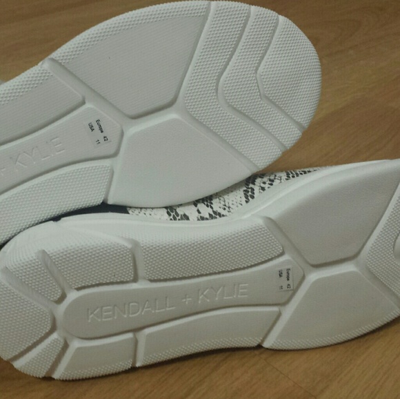 Brand New Kendall + Kylie Boots - Picture 5 of 5